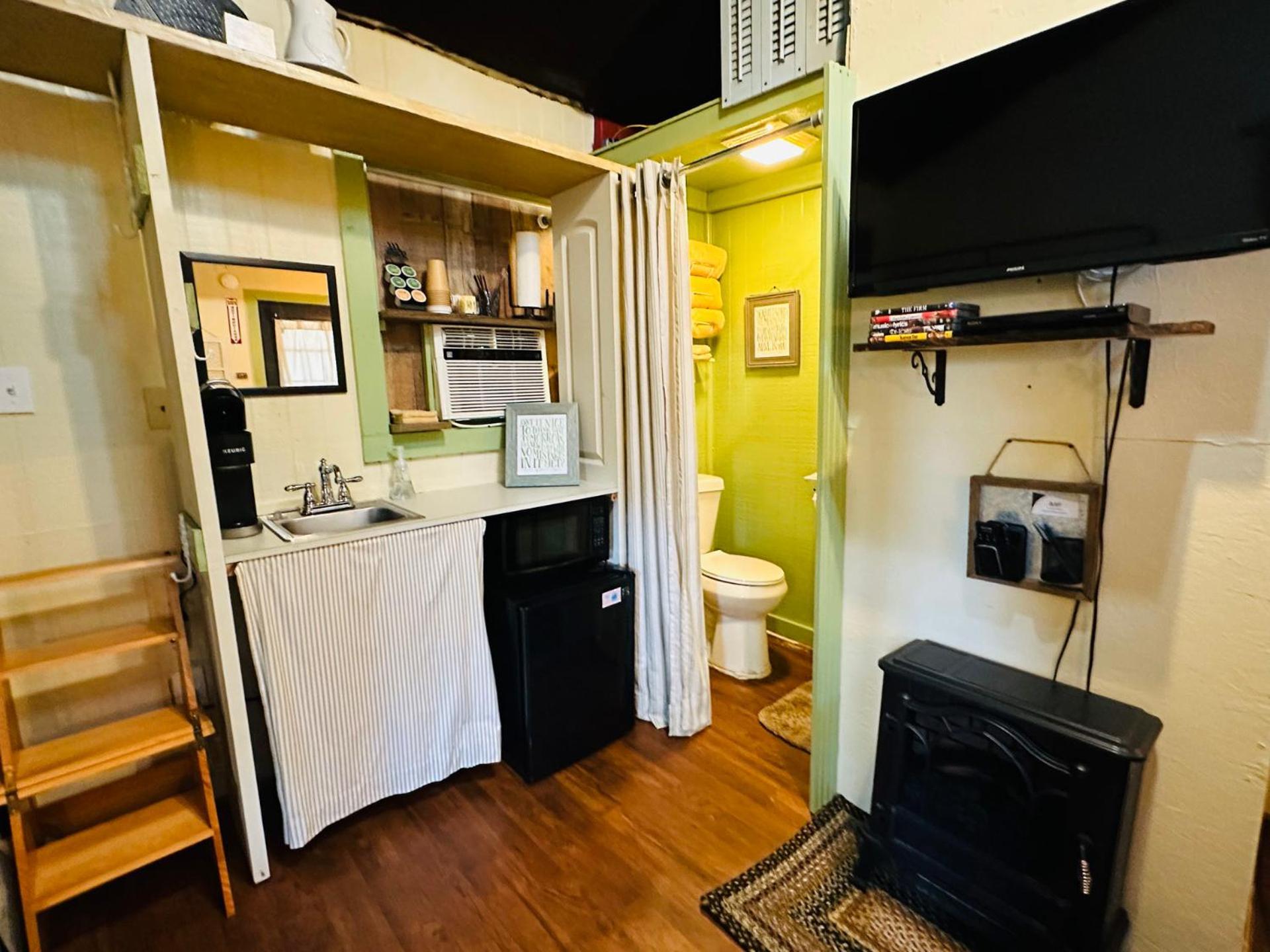 Acorn Hideaways Canton Unwind At Green Gables Suite For Up To 3 Екстериор снимка